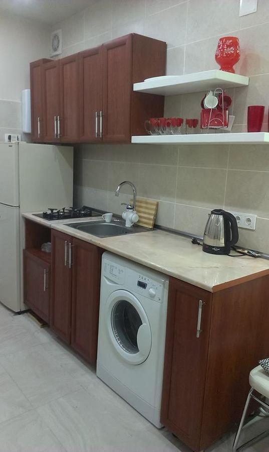 White Tiger In Center Of Tbilisi Apartment Exterior photo