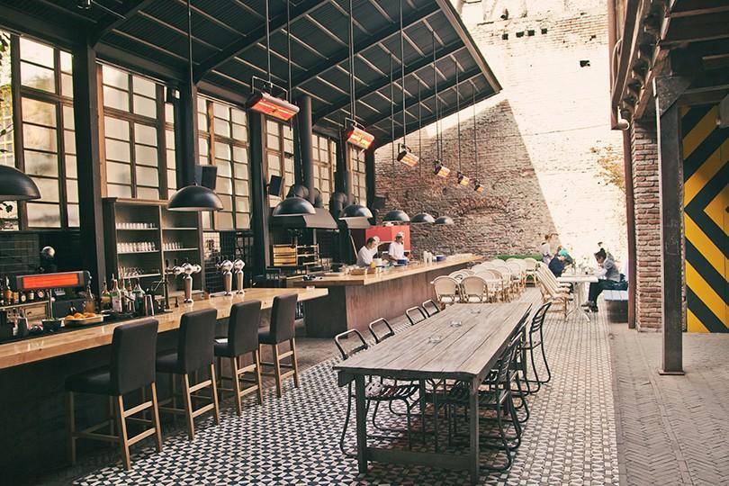 White Tiger In Center Of Tbilisi Apartment Exterior photo